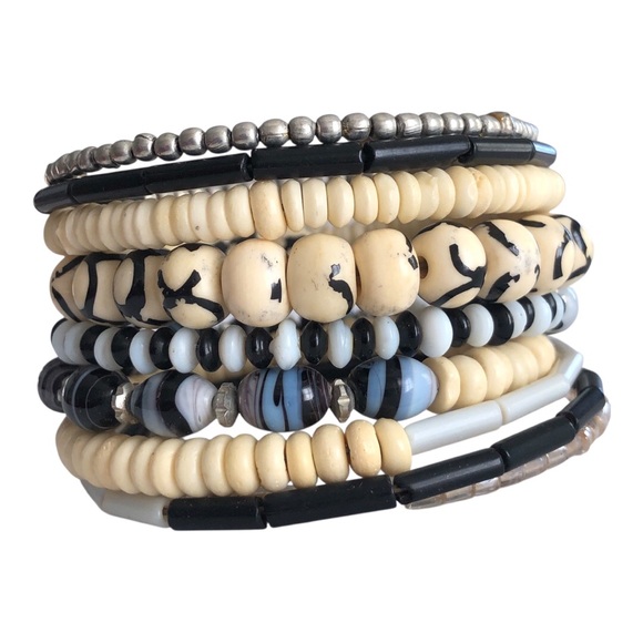 TEN TURN BEAD AND BONE BRACELET BLACK & WHITE - Picture 4 of 8
